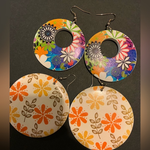 CUTE ARTISTIC EARRINGS - Picture 2 of 2